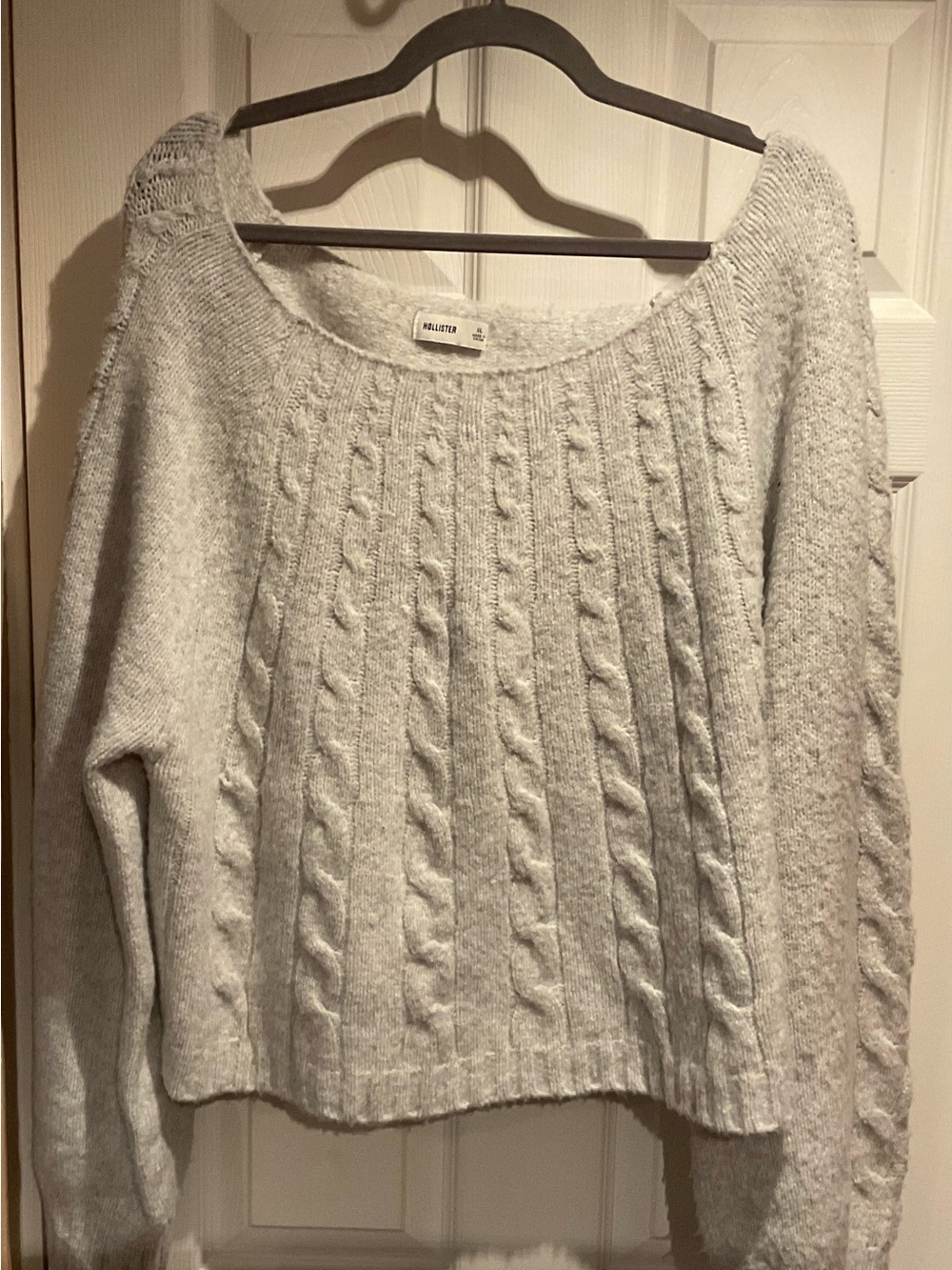 Hollister Sweater NWT